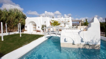 Best luxury villa for family holidays in Naxos